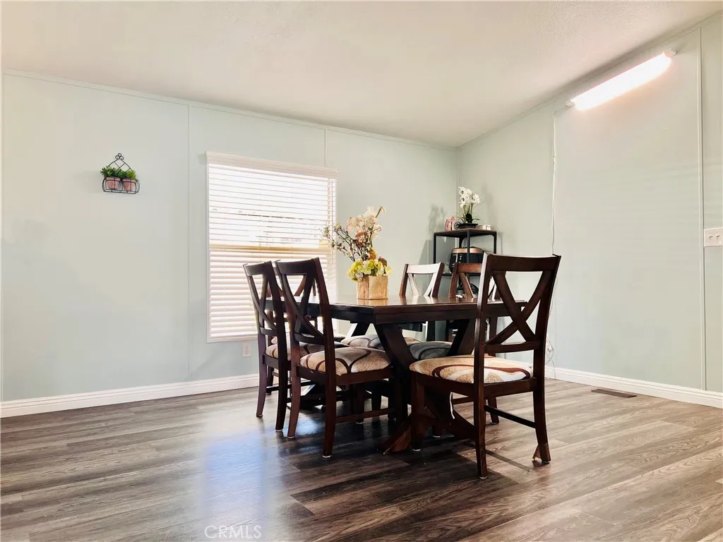 Dining area - view 1