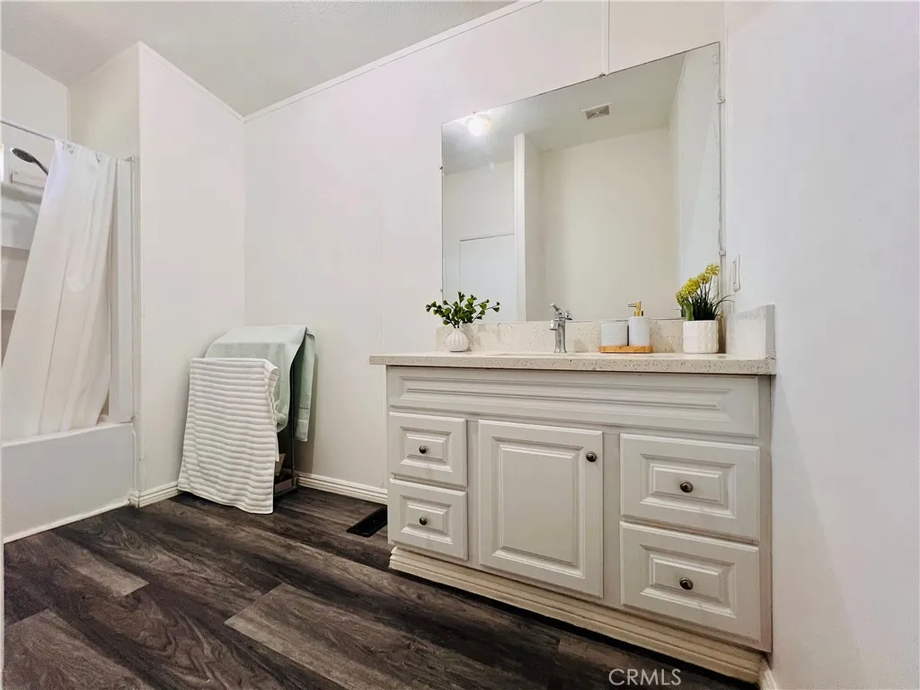 Master bathroom - view 2