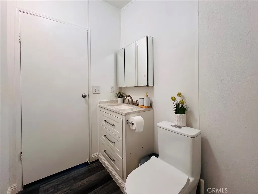 2nd bathroom - view 3