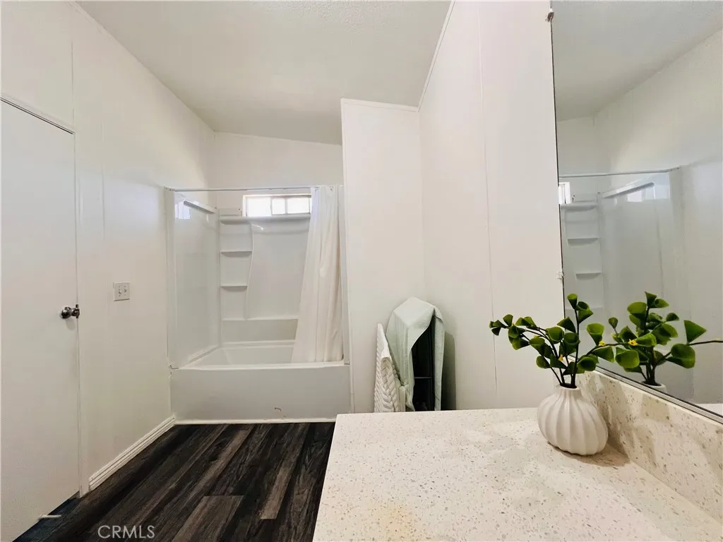 Master bathroom - view 3