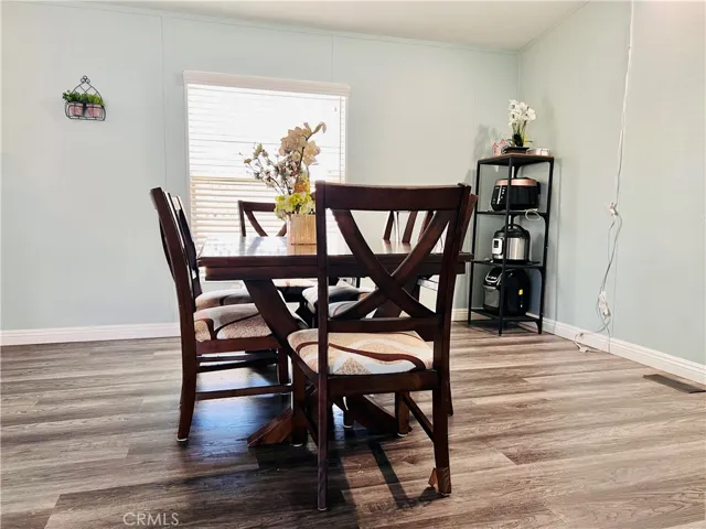 Dining area - view 2