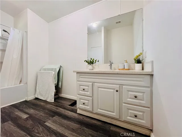 Master bathroom - view 2