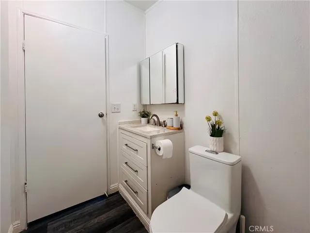2nd bathroom - view 3