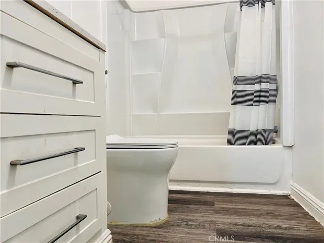 2nd bathroom - view 2