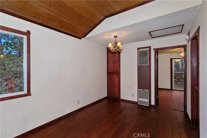 245 Vista, Sugarloaf, California 92386