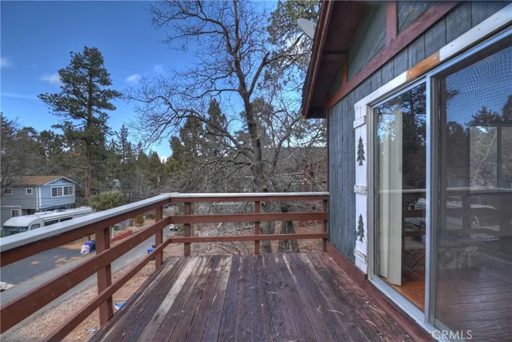 245 Vista, Sugarloaf, California 92386