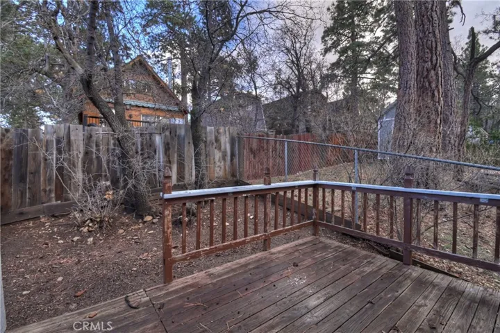 245 Vista, Sugarloaf, California 92386