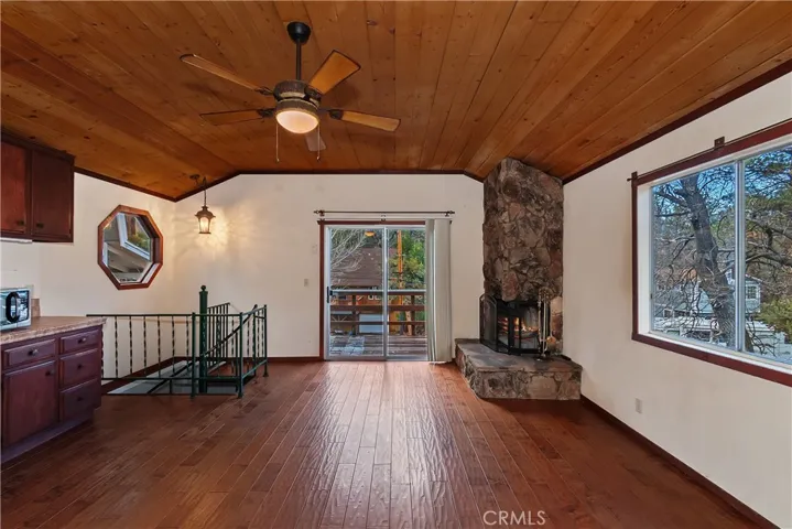 245 Vista, Sugarloaf, California 92386