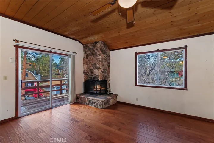 245 Vista, Sugarloaf, California 92386