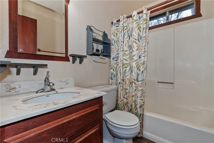 245 Vista, Sugarloaf, California 92386