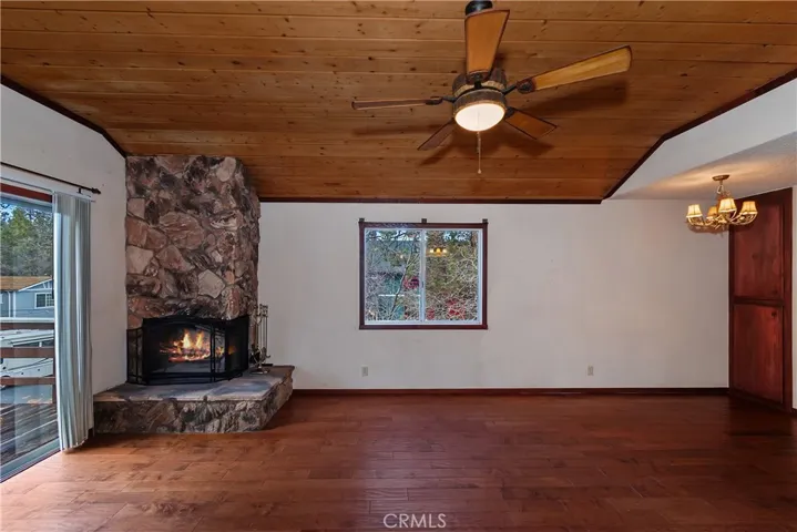 245 Vista, Sugarloaf, California 92386