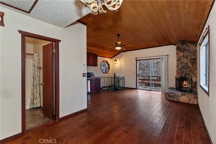 245 Vista, Sugarloaf, California 92386
