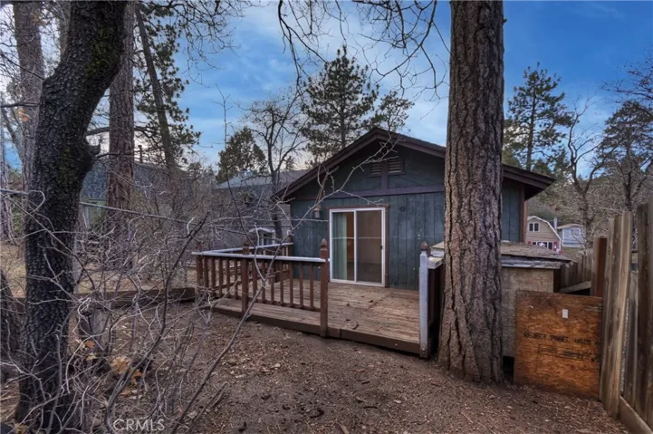 245 Vista, Sugarloaf, California 92386