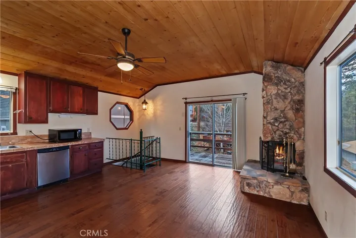 245 Vista, Sugarloaf, California 92386