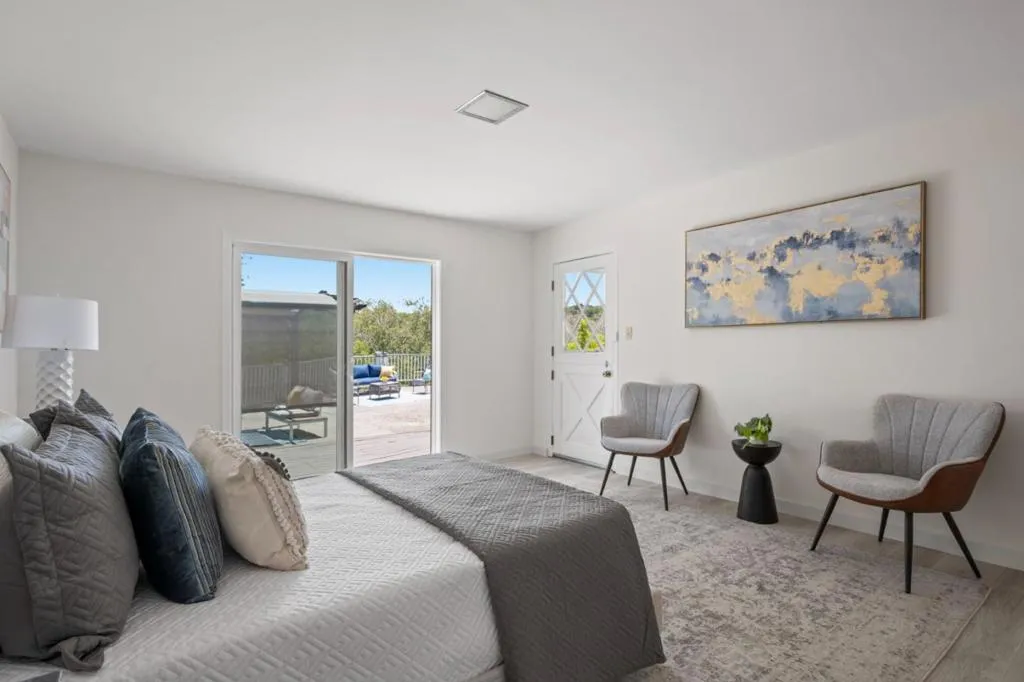 4th Bedroom with new Flooring & Access to Patio & Pool