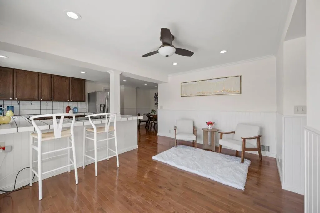 Lower Kitchen Sitting area
