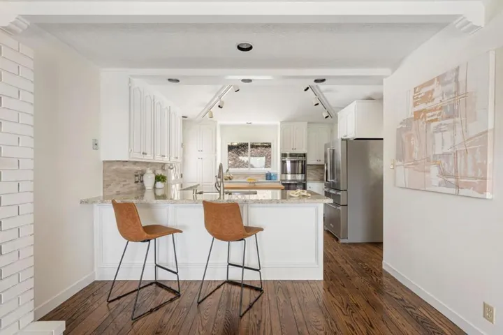Main Kitchen Breakfast Bar