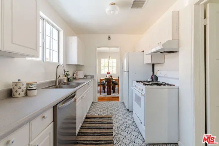 793 Figueroa Drive, Altadena, California 91001