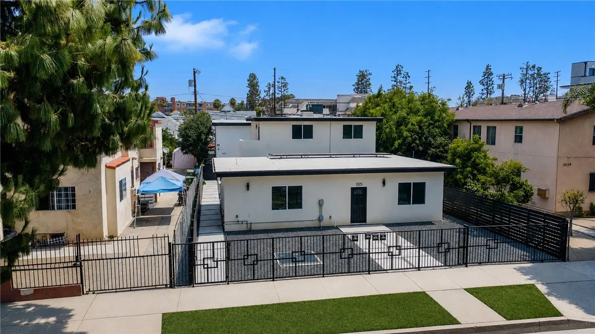1023 E 28th