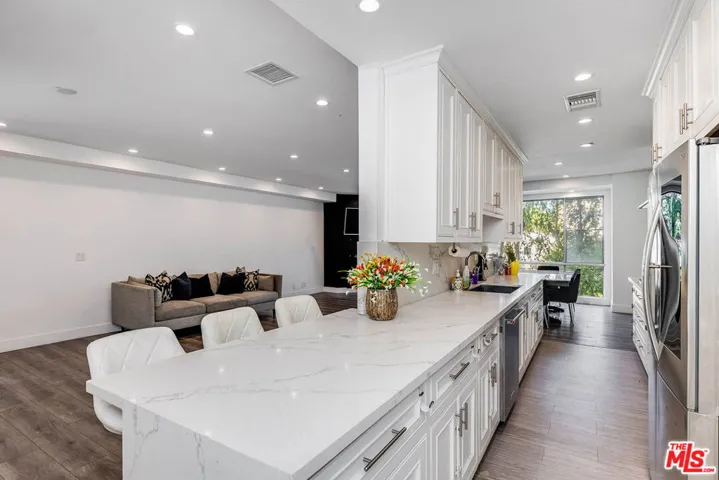 441 N Oakhurst Drive 304, Beverly Hills, California 90210