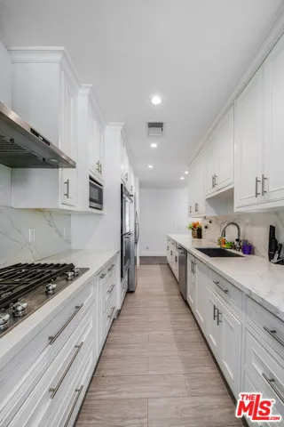 441 N Oakhurst Drive 304, Beverly Hills, California 90210