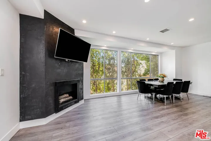 441 N Oakhurst Drive 304, Beverly Hills, California 90210