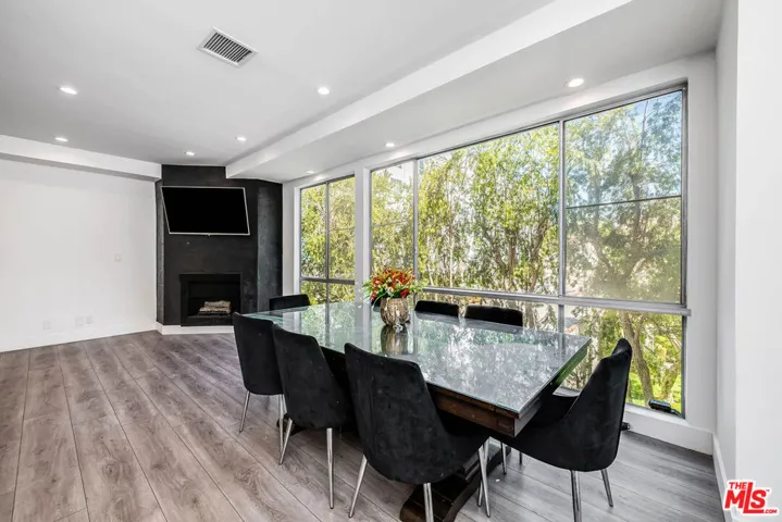 441 N Oakhurst Drive 304, Beverly Hills, California 90210