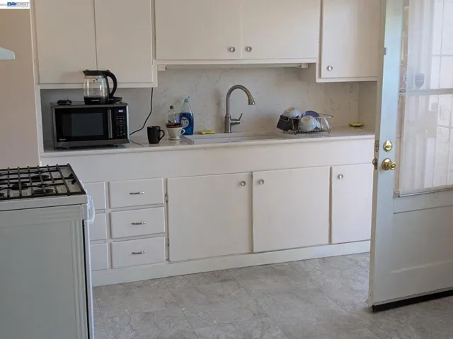 172 W Chanslor, Richmond, California 94801