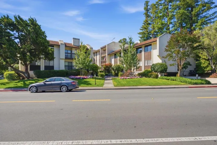 226 W Edith Avenue 33, Los Altos, California 94022