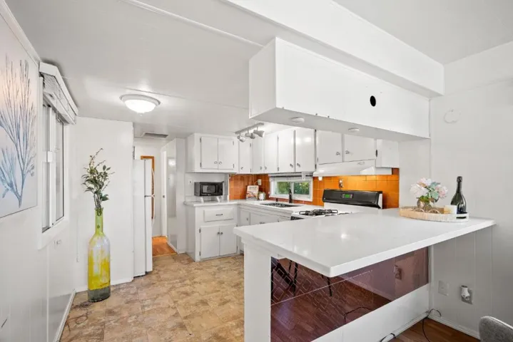560 30th Avenue, Santa Cruz, California 95062