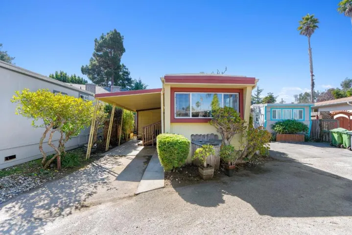560 30th Avenue, Santa Cruz, California 95062