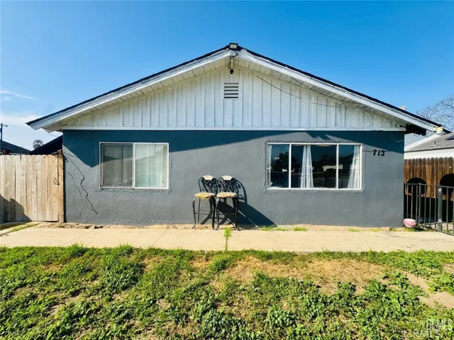 713 Iris, Bakersfield, California 93308