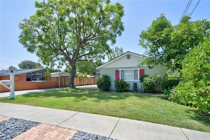 300 W Laurel Avenue, Sierra Madre, California 91024