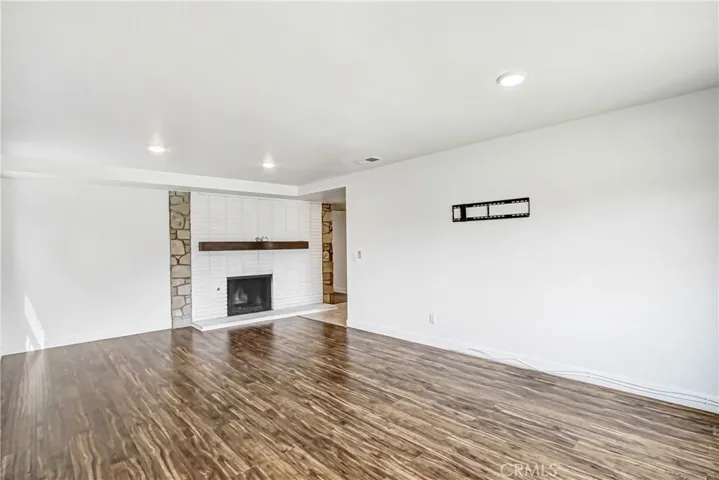 Living Room/Fireplace