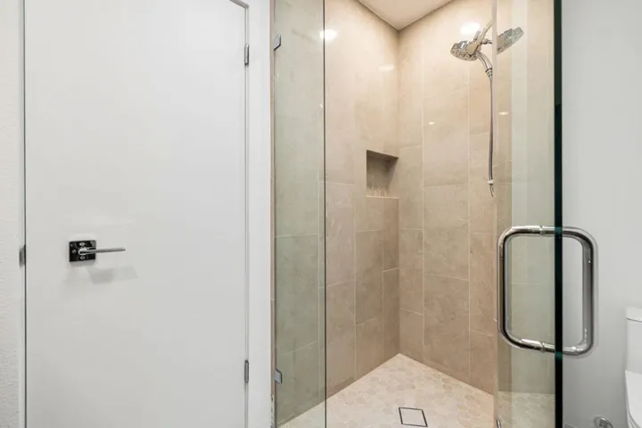 Guest Bath 2 w/ Walk in Shower
