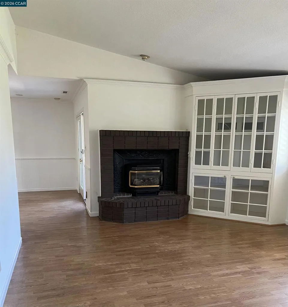 Living room/fireplace