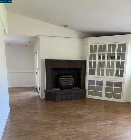 Living room/fireplace