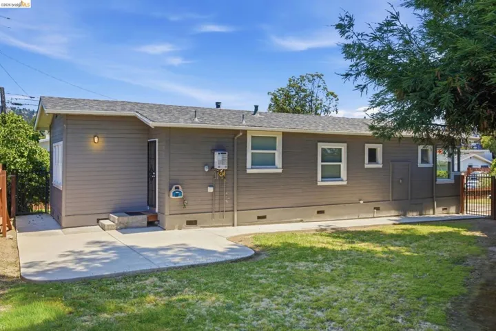 4201 Redding Street, Oakland, California 94619