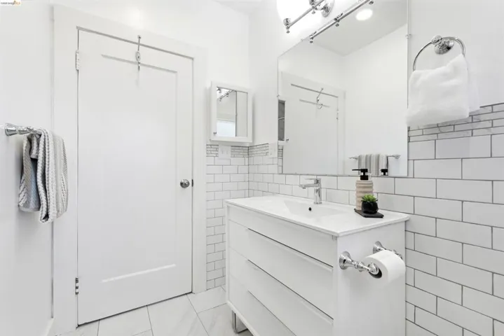 4201 Redding Street, Oakland, California 94619