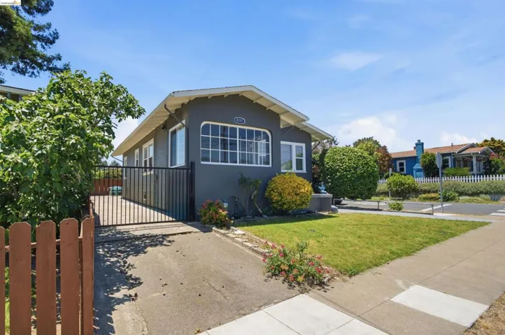 4201 Redding Street, Oakland, California 94619