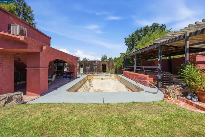 5249 Olive Dr., Concord, California 94521-3111