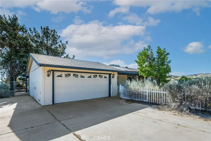 8623 Gobi Road, Phelan, California 92371
