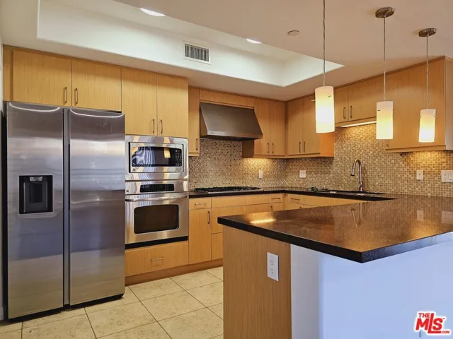 311 S Gramercy Place 201, Los Angeles, California 90020