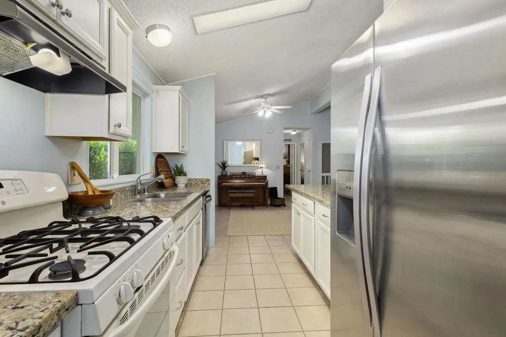 73450 Country Club Dr., spc 33