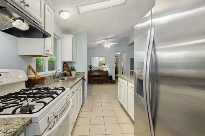 73450 Country Club Dr., spc 33