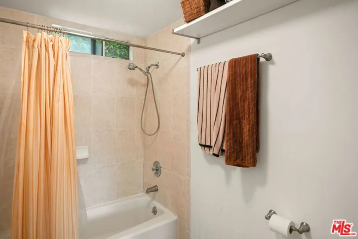 2142 Baxter Street, Los Angeles, California 90039