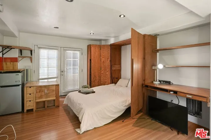 2142 Baxter Street, Los Angeles, California 90039