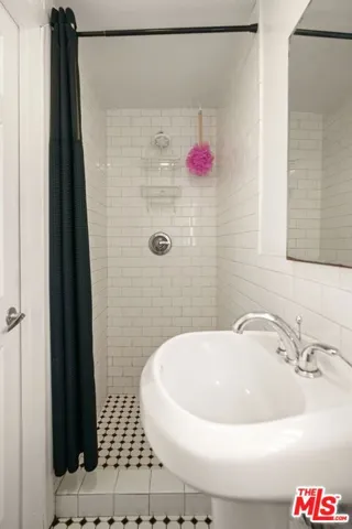 2142 Baxter Street, Los Angeles, California 90039