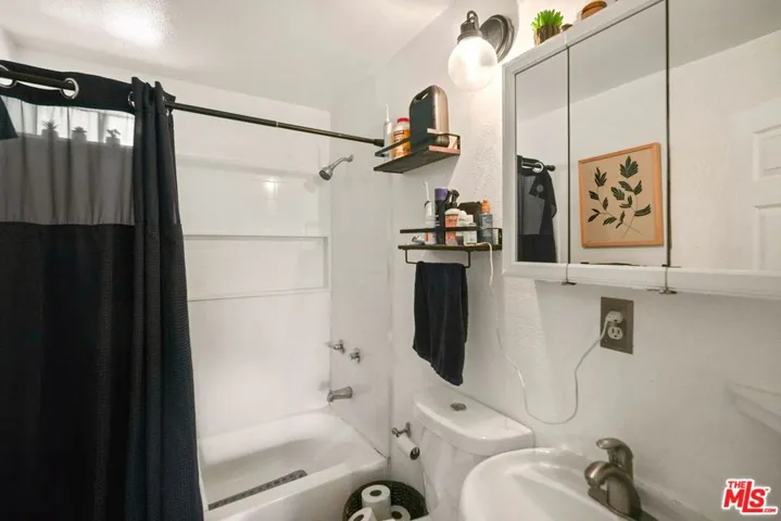 2142 Baxter Street, Los Angeles, California 90039
