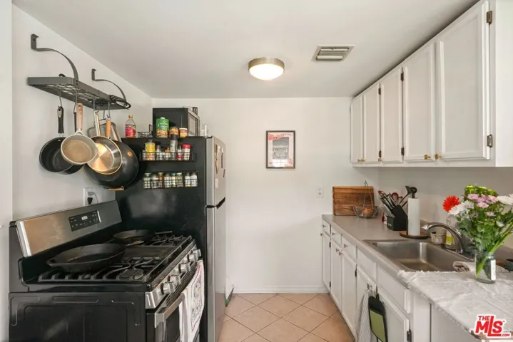 2142 Baxter Street, Los Angeles, California 90039
